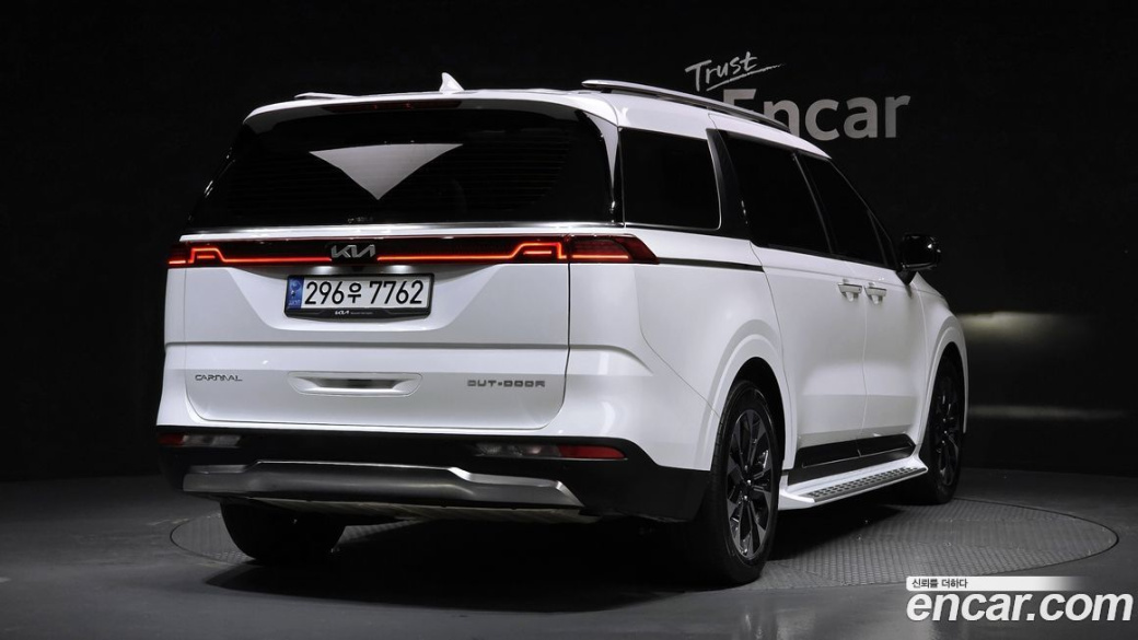 Kia Carnival 7-Seater Outdoor, 2023