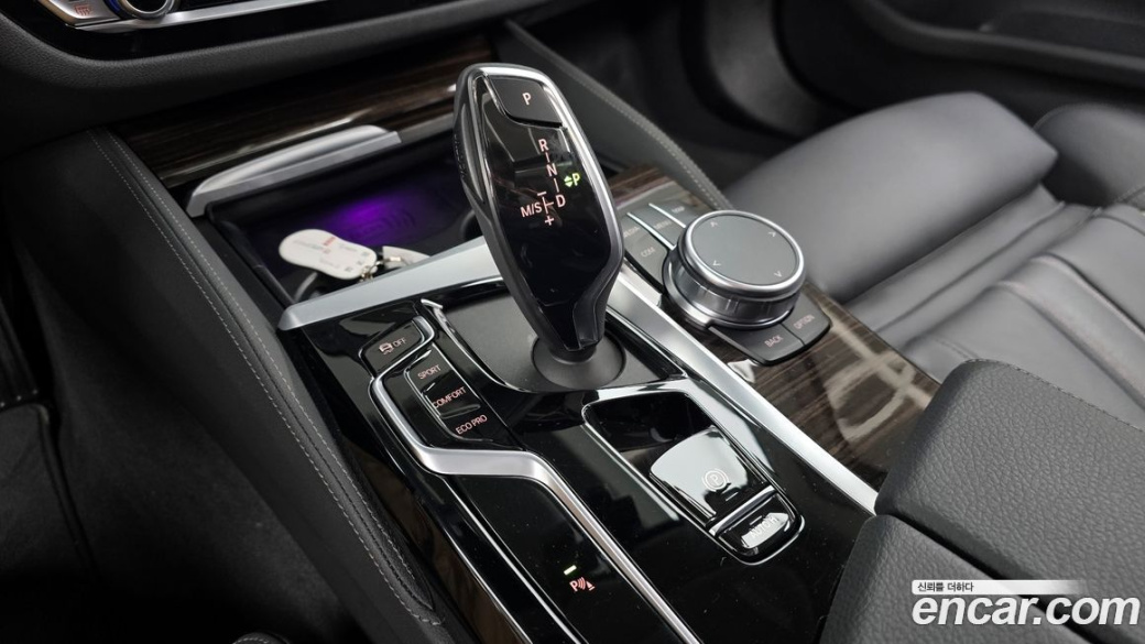 BMW 5-Series 520i Luxury, 2023