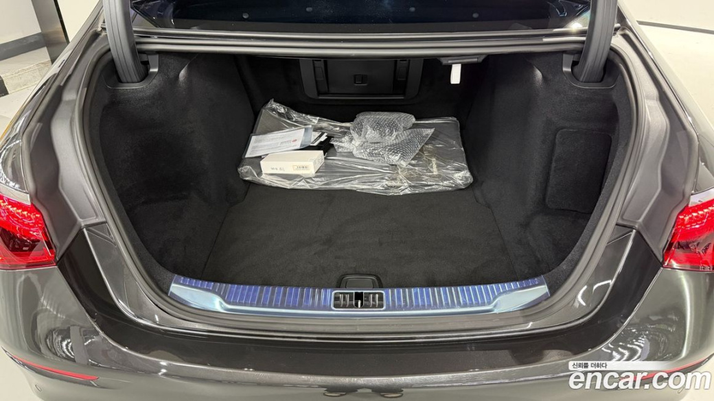 Mercedes-Benz S-Class S500L 4MATIC, 2025