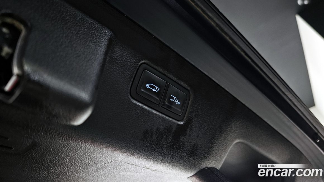 Hyundai Staria 4WD Lounge 9-Seater, 2025