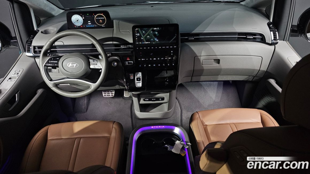 Hyundai Staria 4WD Lounge 9-Seater, 2025
