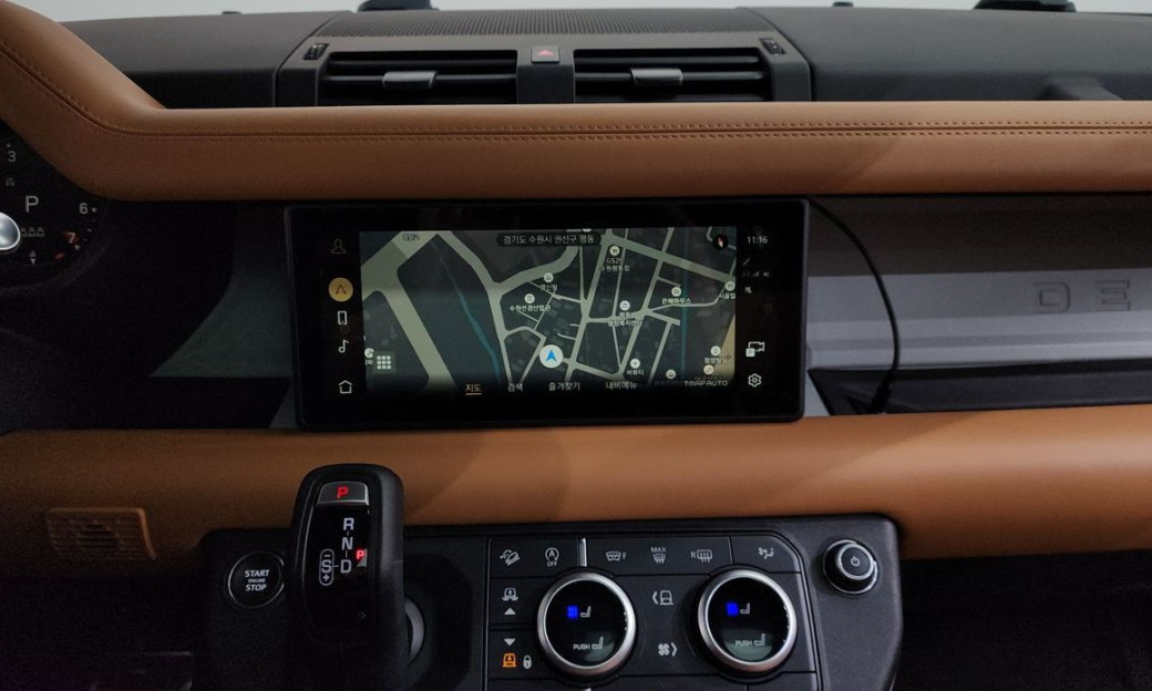 Land Rover Defender 110 P300 X-Dynamic SE, 2024