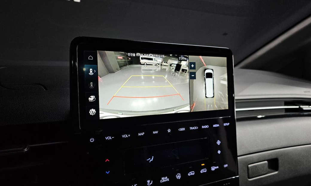 Hyundai Staria 4WD Lounge 9-Seater, 2022
