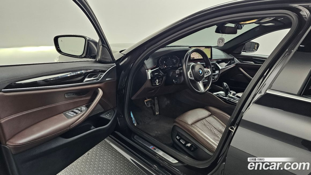 BMW 5-Series 530i M Sport Package, 2023