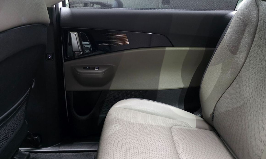 Kia Carnival 9-Seater Signature, 2024