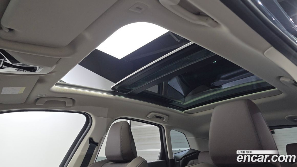 BMW 2-Series 220i Luxury, 2025