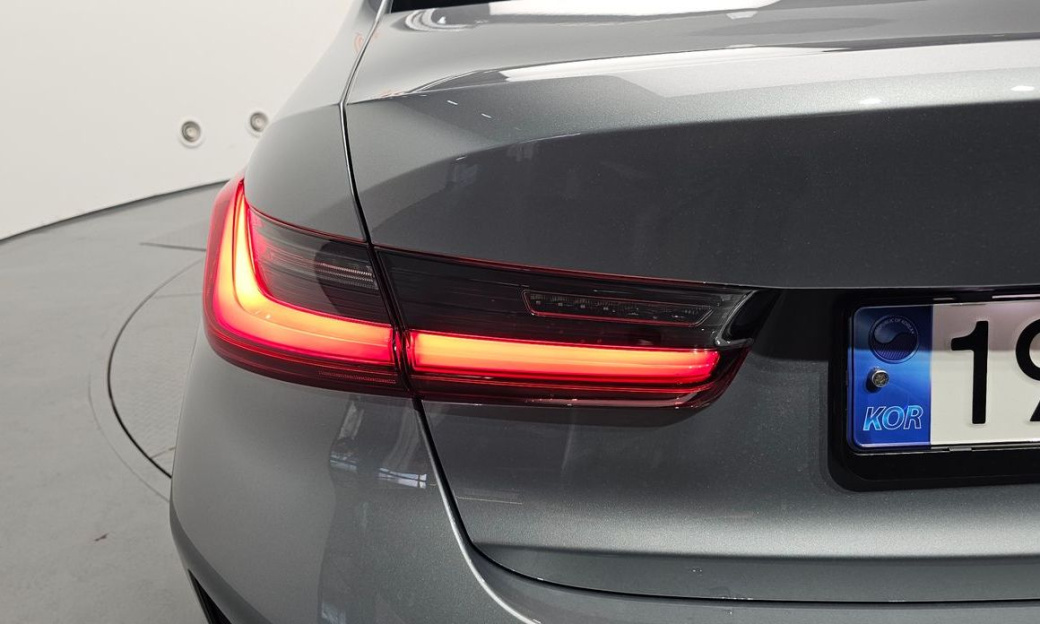 BMW 3-Series 320i M Sport, 2024
