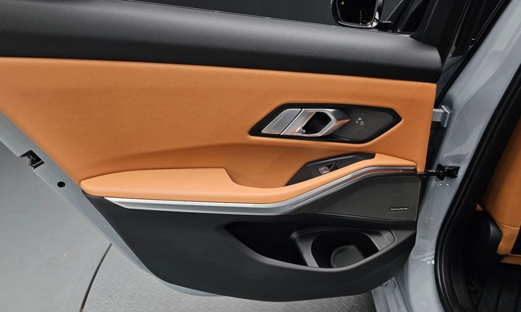 BMW 3-Series 320i M Sport, 2024