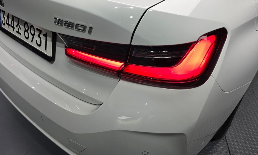 BMW 3-Series 320i, 2024