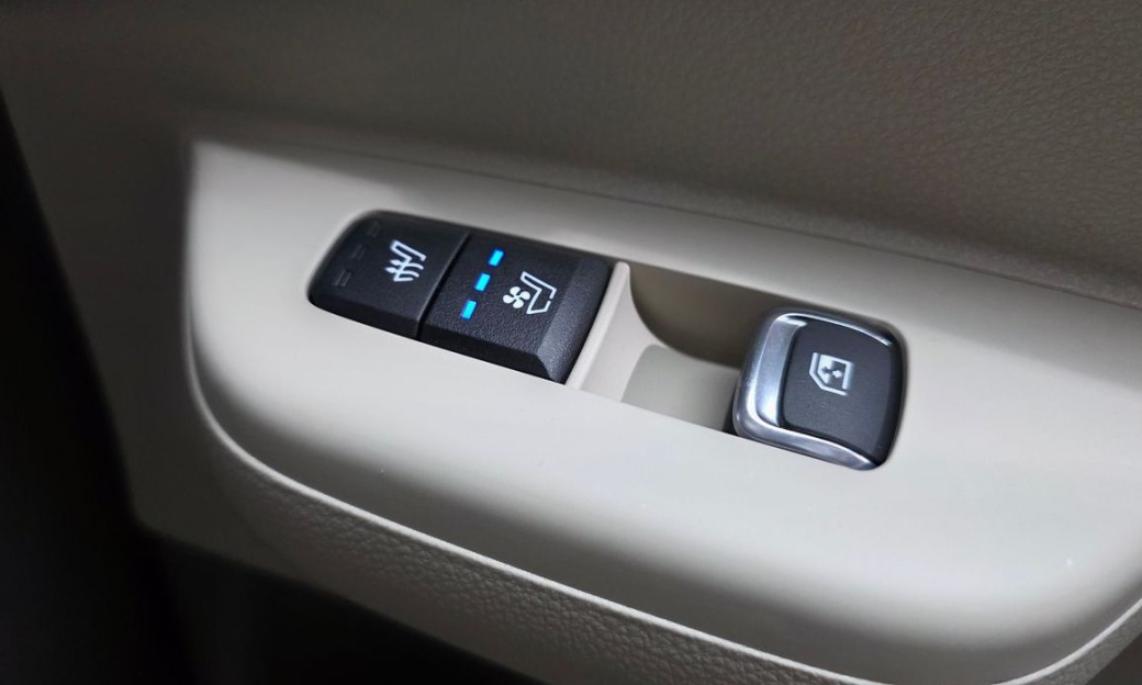 Kia Carnival 9-Seater Gravity, 2025