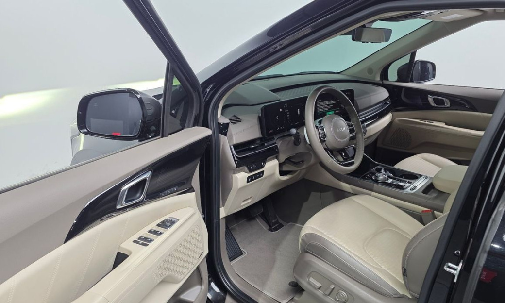 Kia Carnival 7-Seater Gravity, 2024