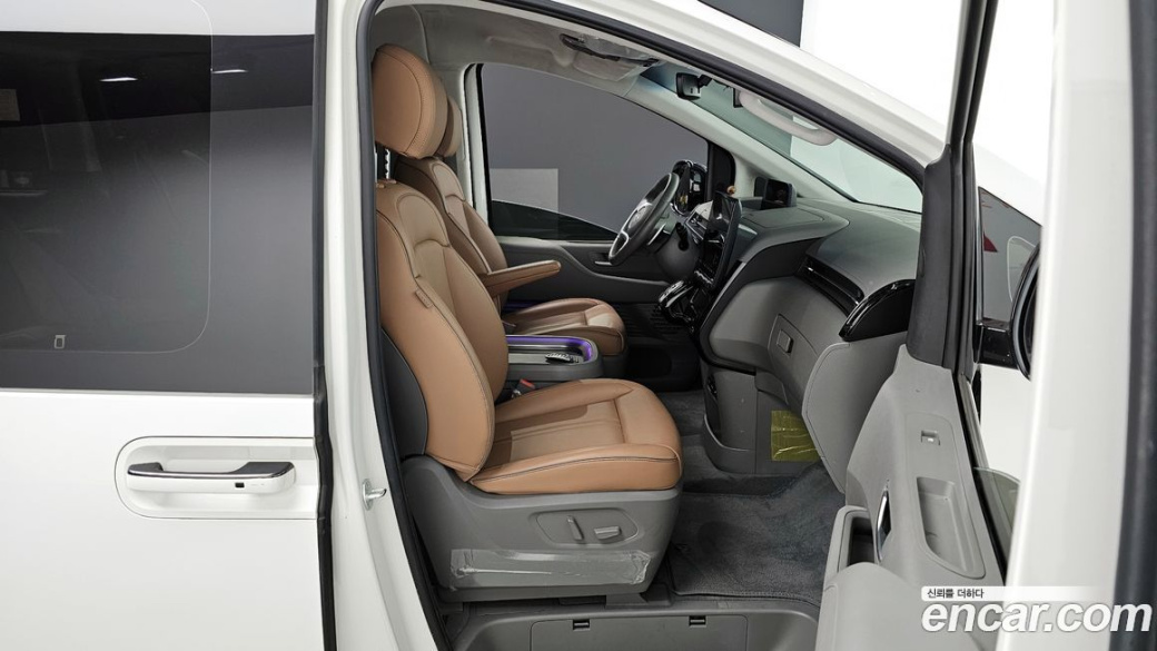 Hyundai Staria Lounge 9-Seater, 2023