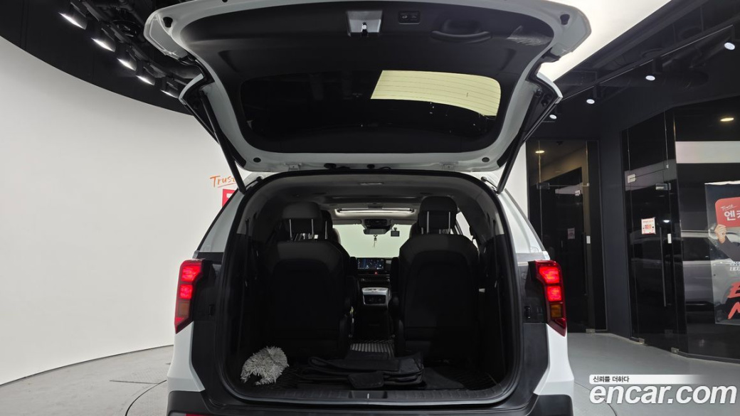 Kia Carnival 9-Seater Signature, 2025