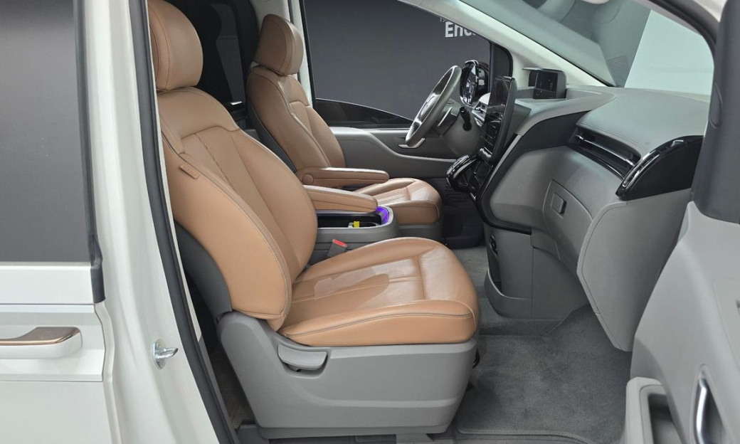 Hyundai Staria 2WD Camping Car, 2024