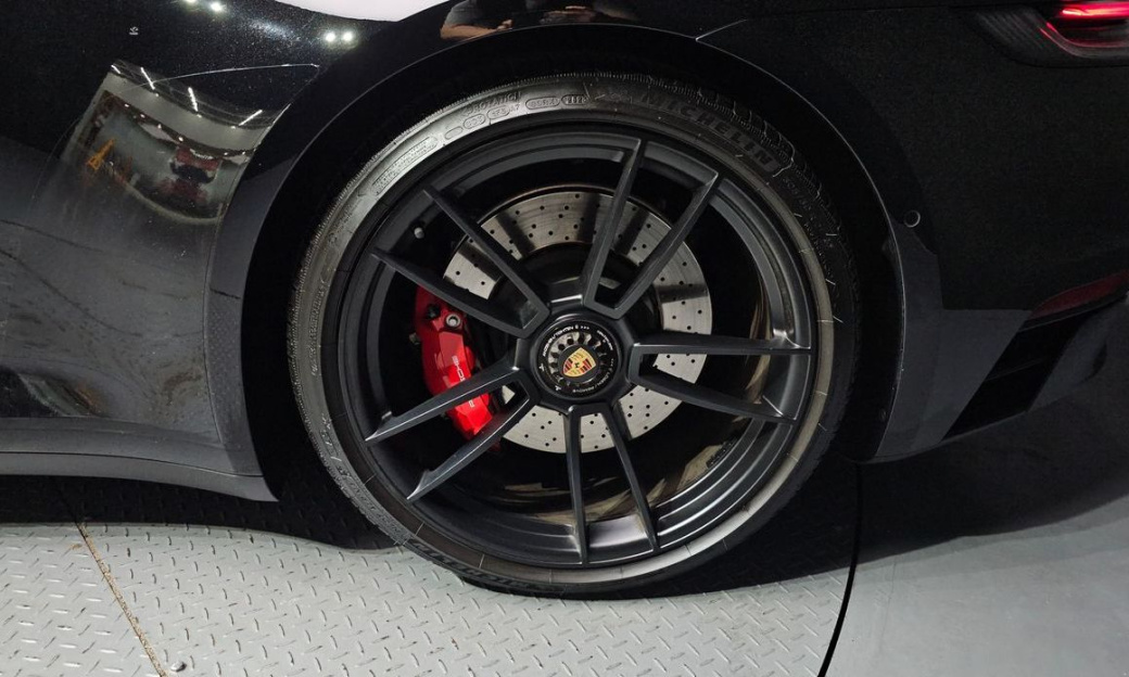 Porsche 911 Carrera 4 GTS, 2023