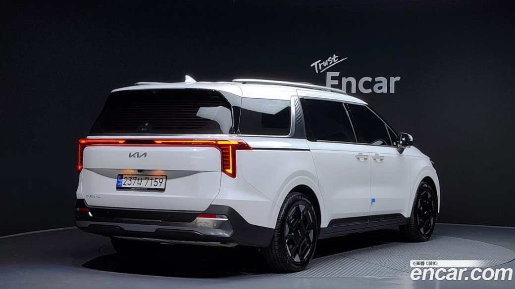 Kia Carnival 9-Seater Signature, 2024