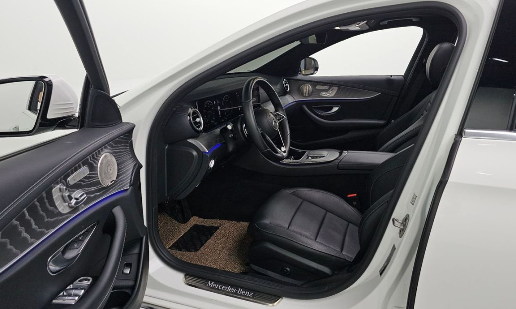 Mercedes-Benz E-Class E350 4MATIC Exclusive, 2023