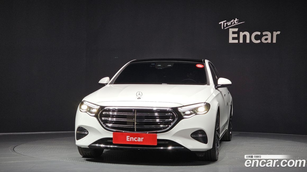 Mercedes-Benz E-Class E300 4MATIC Exclusive, 2025