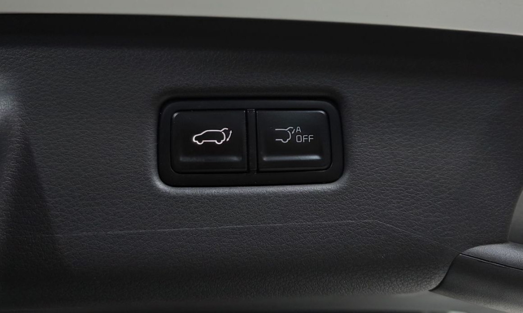Kia Carnival 9-Seater Signature, 2024