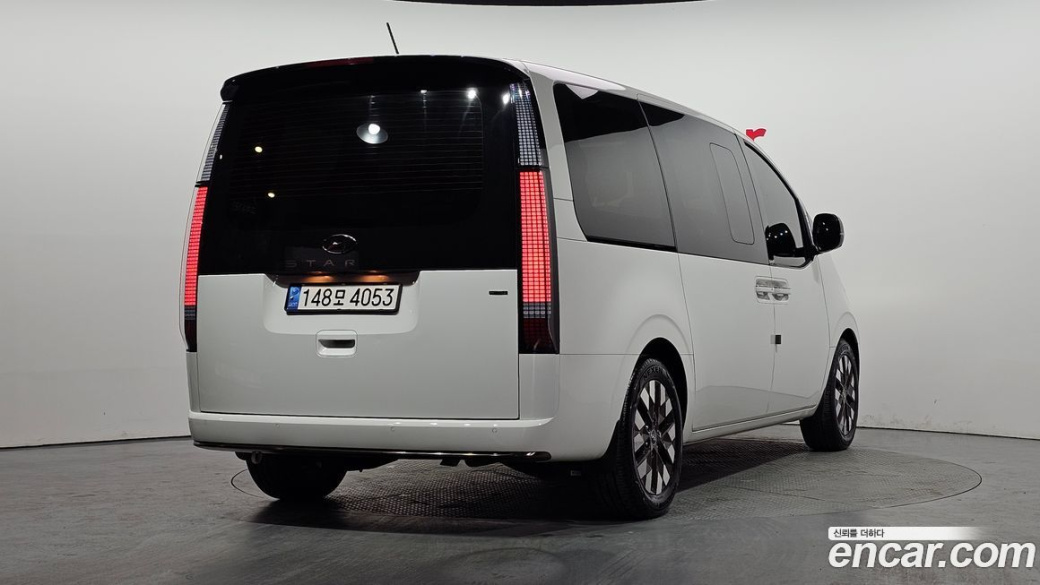 Hyundai Staria 4WD Lounge 7-Seater, 2022