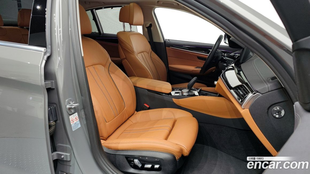 BMW 5-Series 520i Luxury, 2022