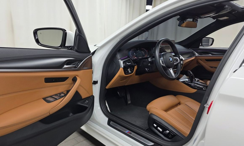 BMW 5-Series 520i M Sport, 2022