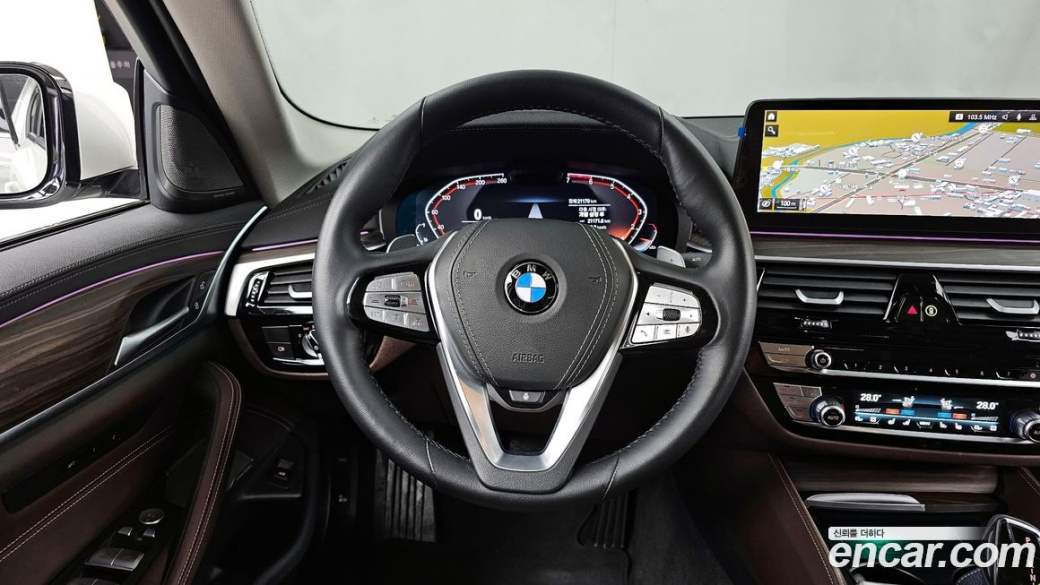 BMW 5-Series 530i Luxury, 2023