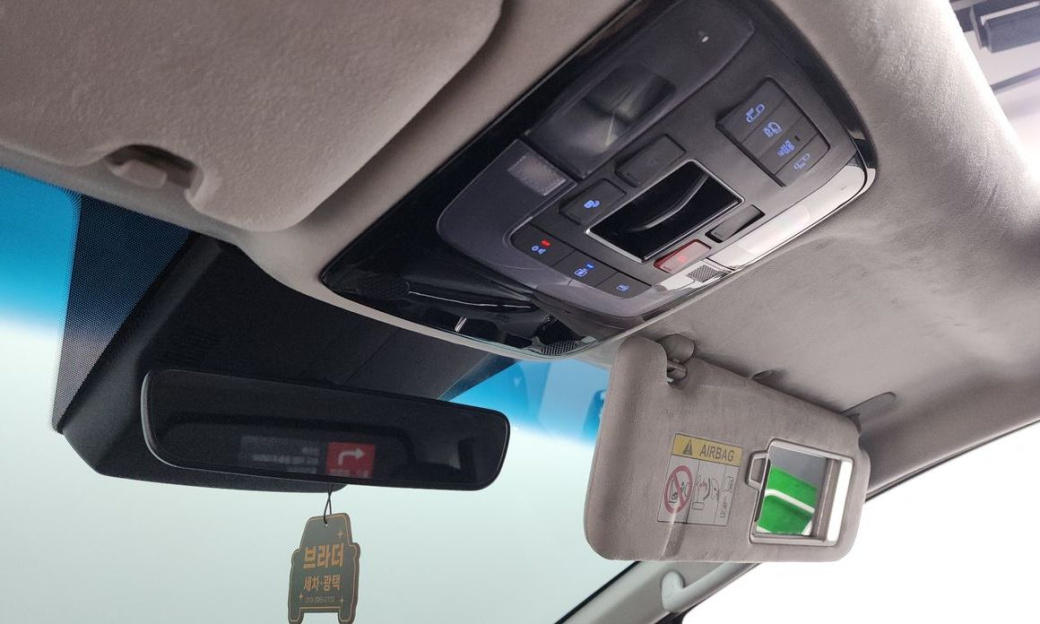 Hyundai Staria 4WD Lounge 7-Seater, 2025