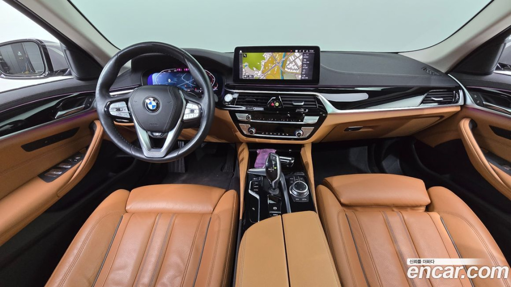 BMW 5-Series 520i Luxury, 2022