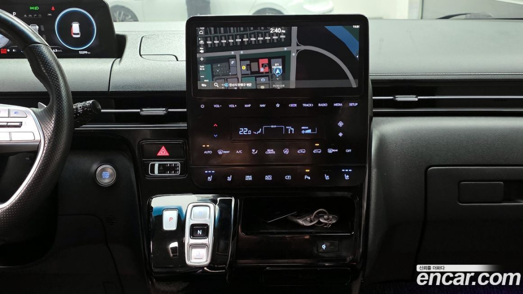 Hyundai Staria 4WD Lounge 9-Seater, 2022