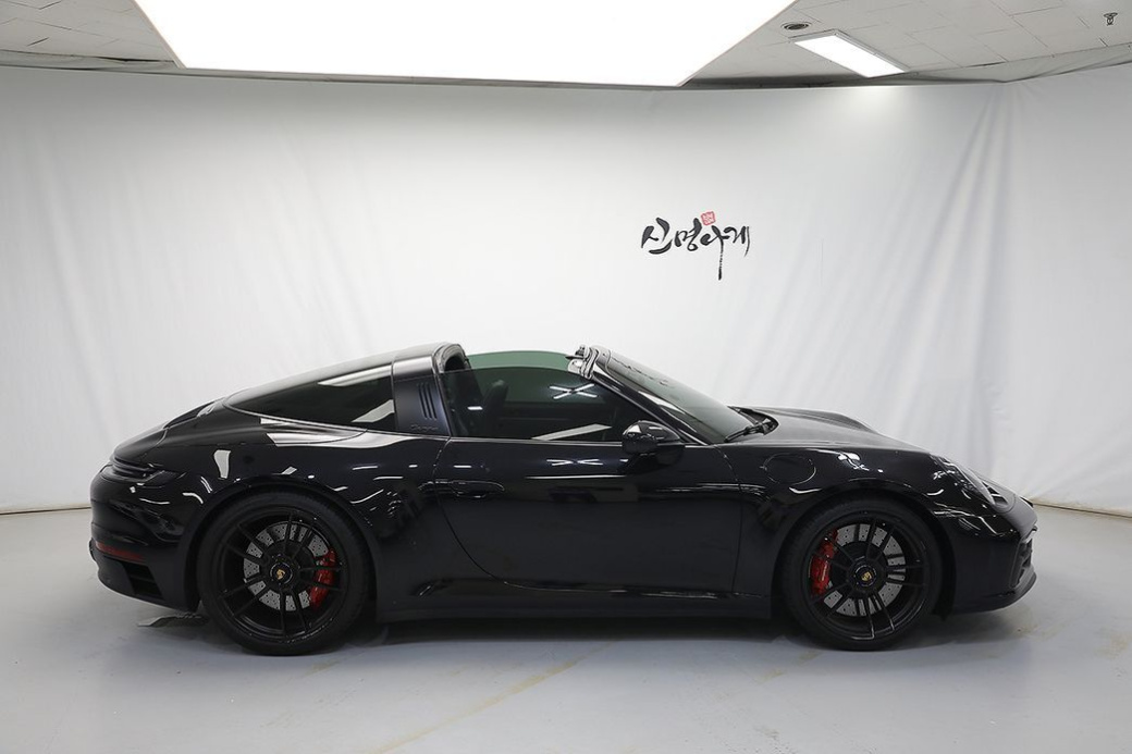 Porsche 911 Targa 4 GTS, 2023