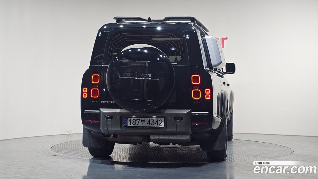 Land Rover Defender 130 D300 X-Dynamic HSE, 2024