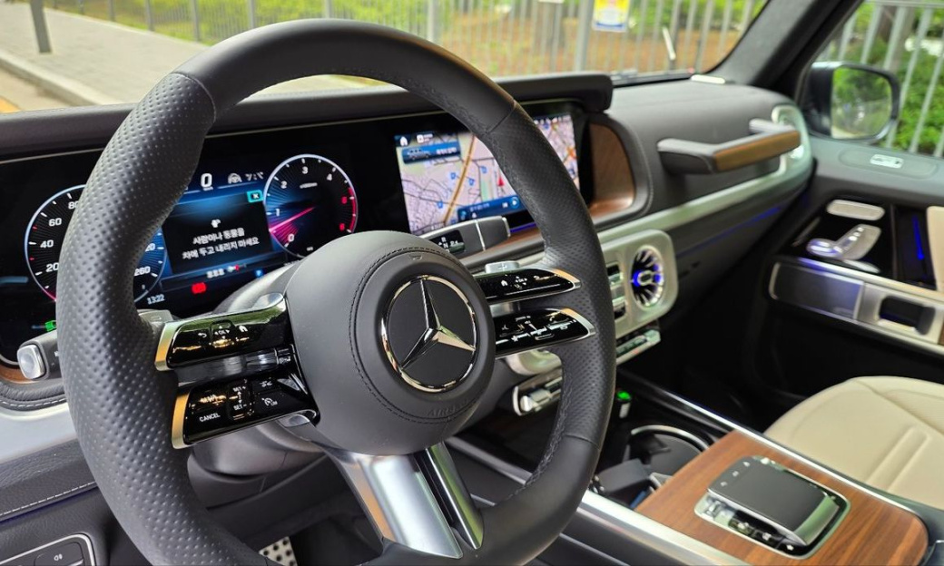 Mercedes-Benz G-Class G450d, 2025