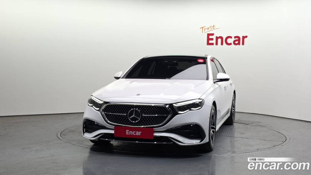 Mercedes-Benz E-Class E300 4MATIC AMG Line, 2025