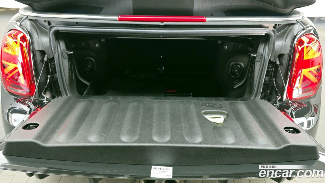 Mini Cooper Convertible JCW, 2023