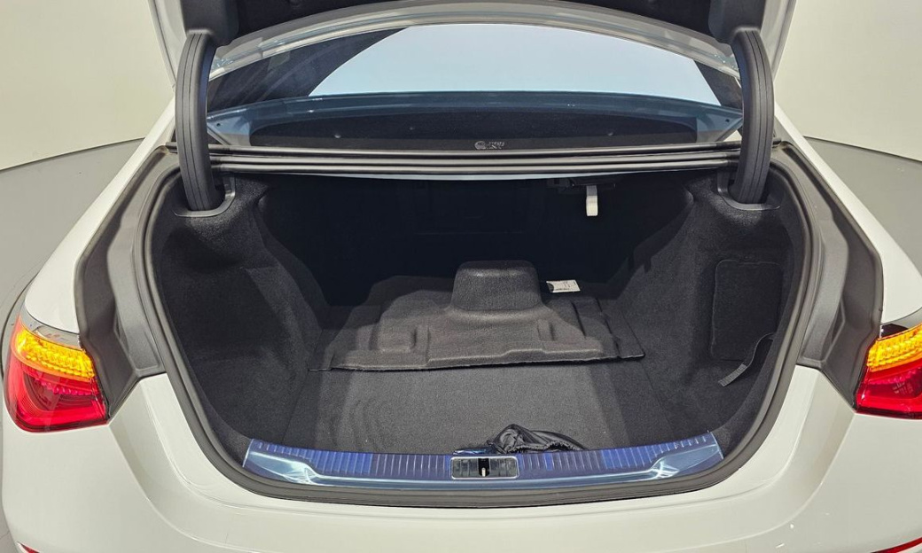 Mercedes-Benz S-Class Maybach S580 4MATIC, 2024