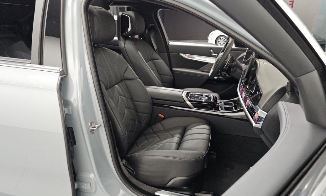 BMW 7-Series 740i xDrive M Sport, 2025