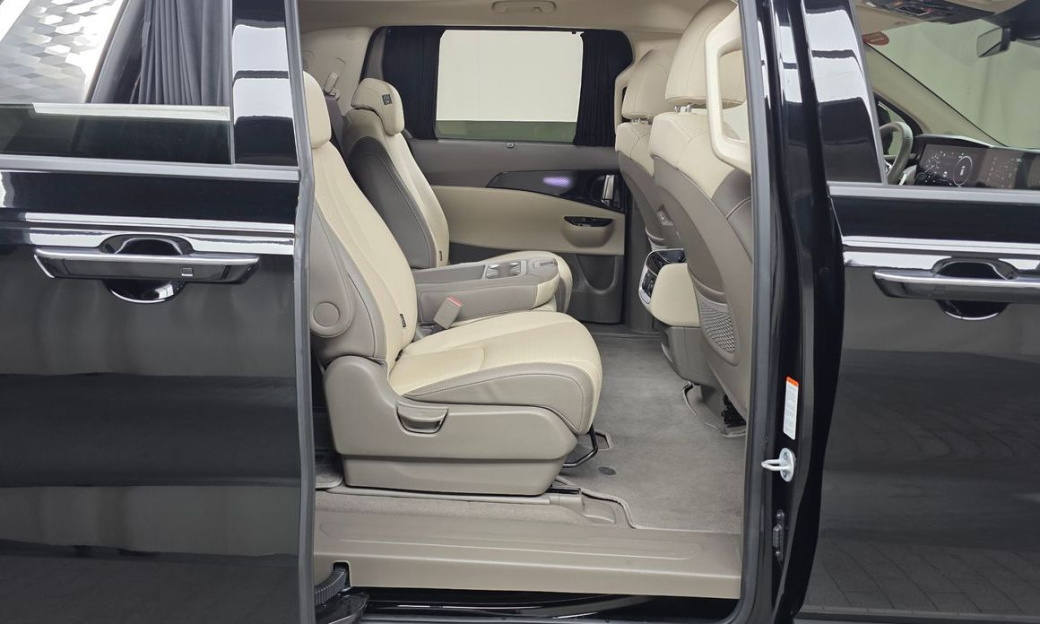 Kia Carnival 11-Seater Signature, 2023