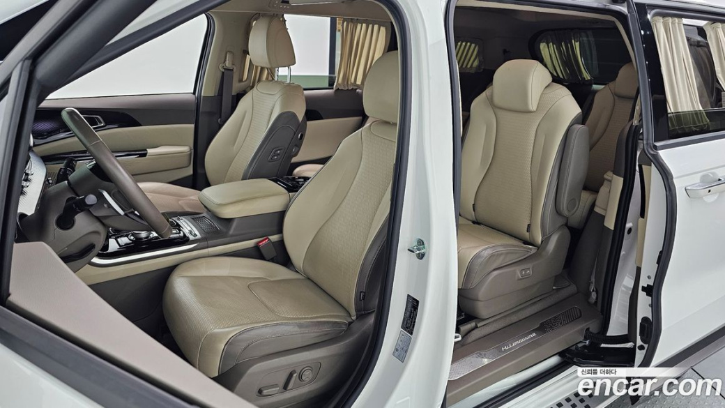 Kia Carnival 9-Seater Hi-Limousine, 2022