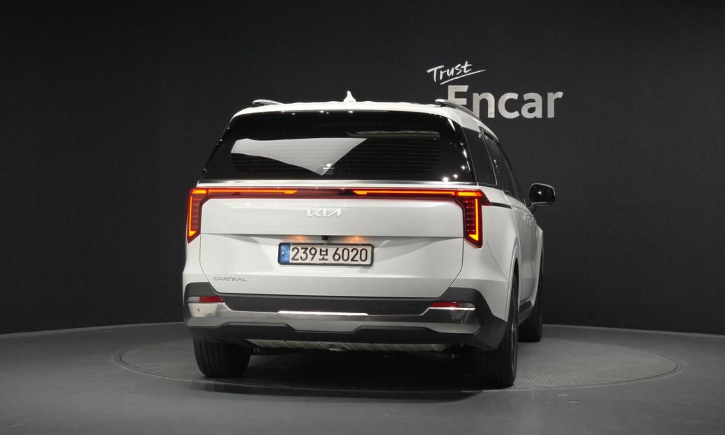Kia Carnival 9-Seater Signature, 2024