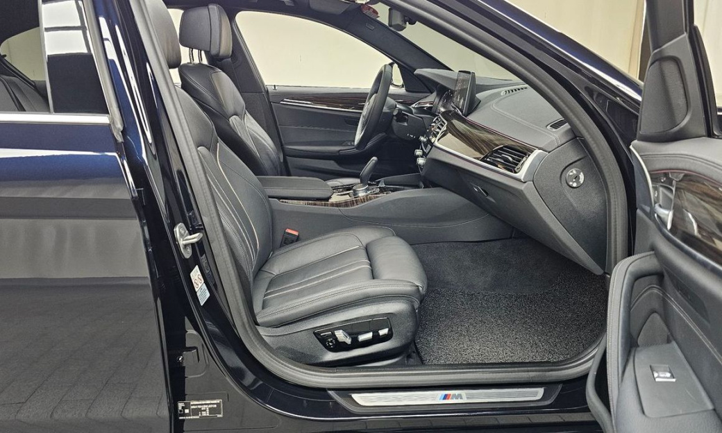 BMW 5-Series 520i M Sport, 2022