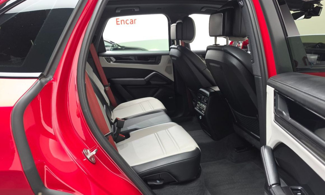 Porsche Cayenne 3.0, 2024
