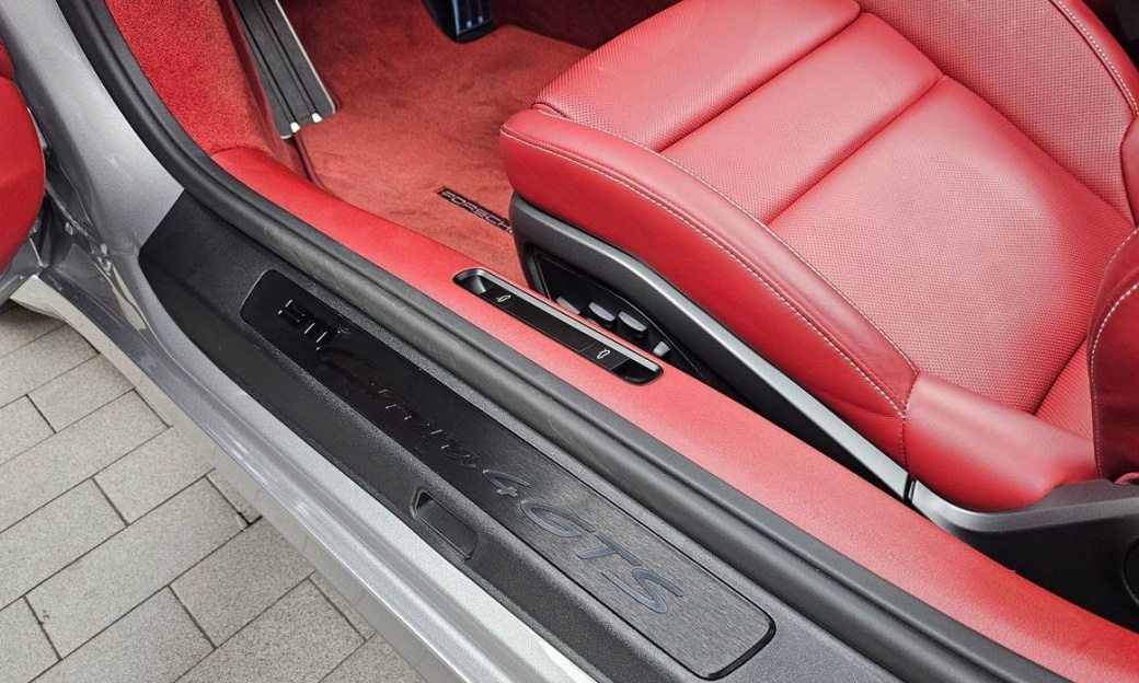 Porsche 911 Carrera 4 GTS Cabriolet, 2023