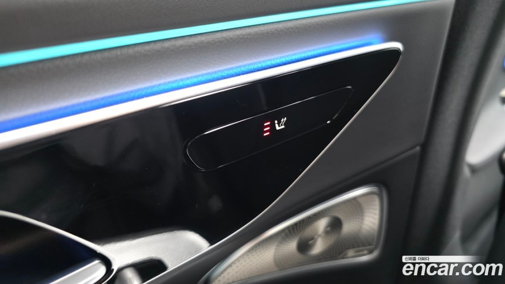 Mercedes-Benz E-Class E300 4MATIC Exclusive, 2025