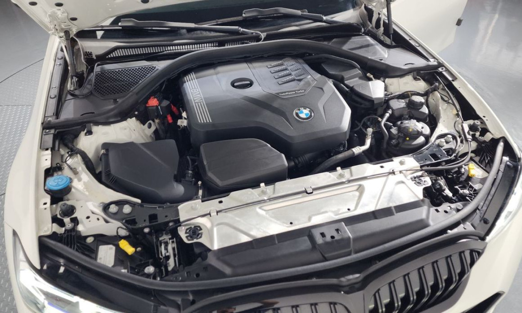 BMW 3-Series 320i M Sport, 2024