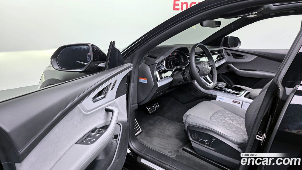 Audi Q8 55 TFSI Quattro Premium, 2023