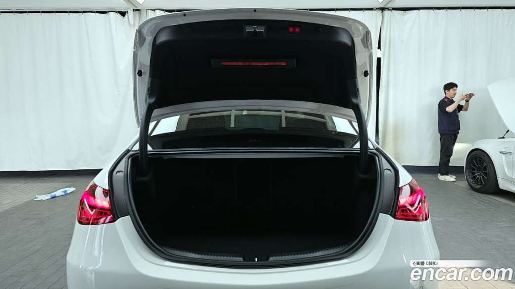 Mercedes-Benz C-Class C300 4MATIC Avantgarde, 2023