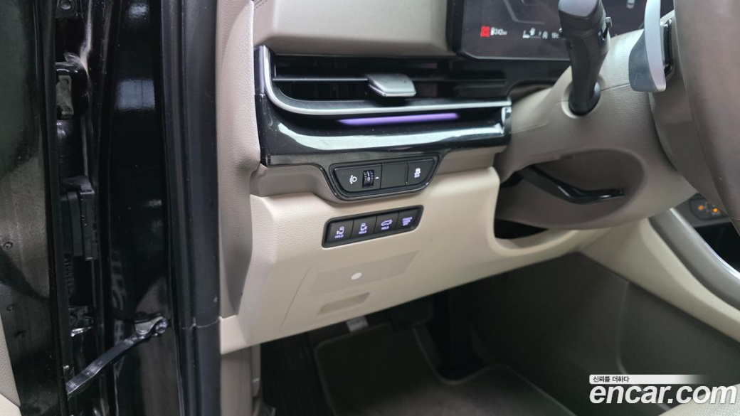 Kia Carnival 9-Seater Hi Limousine, 2024