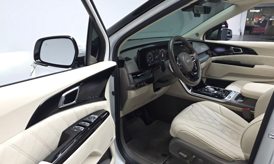 Kia Carnival 9-Seater Signature, 2022