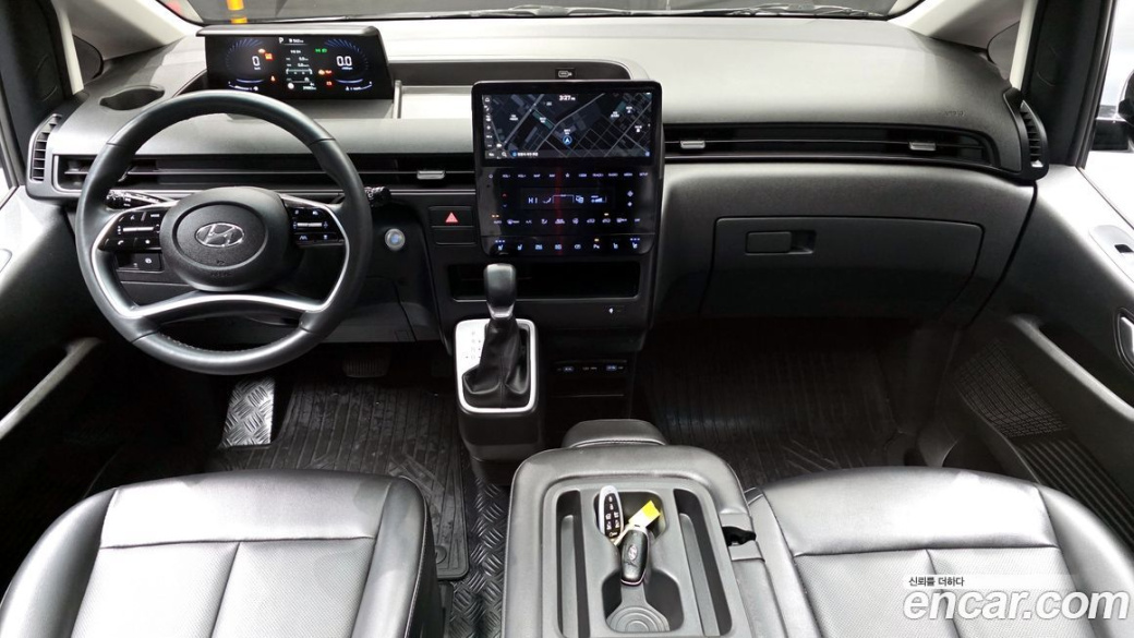 Hyundai Staria 4WD Tourer 11-Seater, 2022